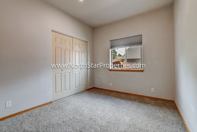 Building Photo - Wonderful Bend Property Close to Mountain View High School