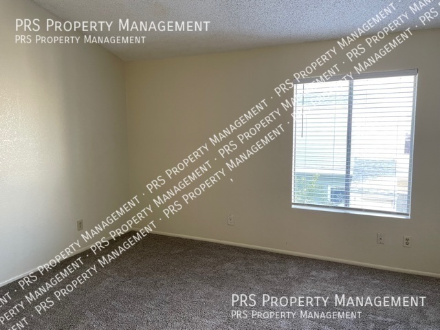 Building Photo - 1600 N Saba St