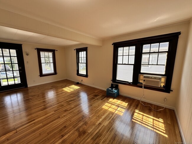Building Photo - 128 Grove Pl