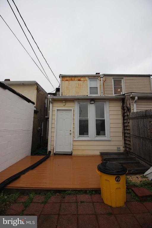 Building Photo - 3501 Chestnut Ave