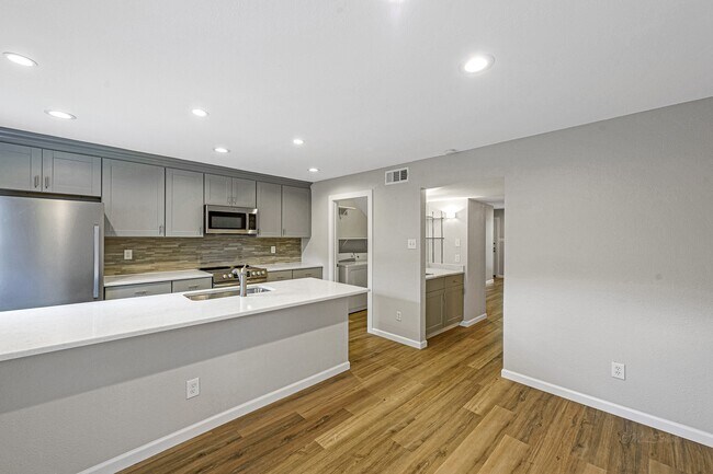 Building Photo - 1500 Sandy Springs Rd