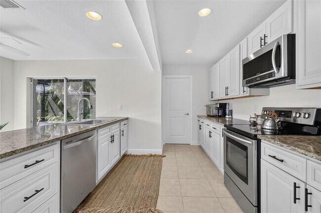 Building Photo - 567 Bird Key Dr