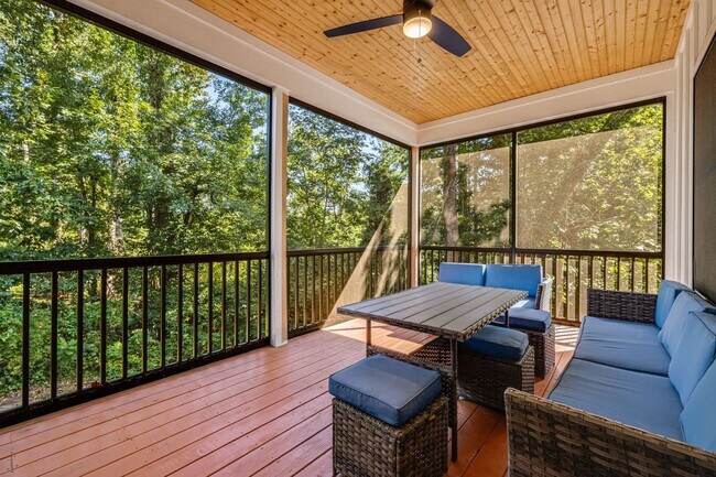 Building Photo - 40 Rangeley Dr