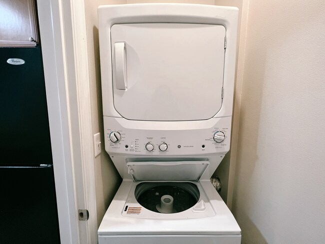 Building Photo - 900 Dean Lee Dr