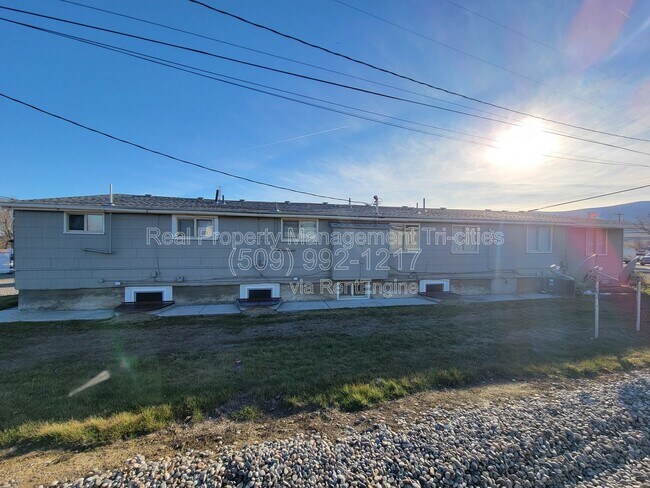 Building Photo - 508 9th St