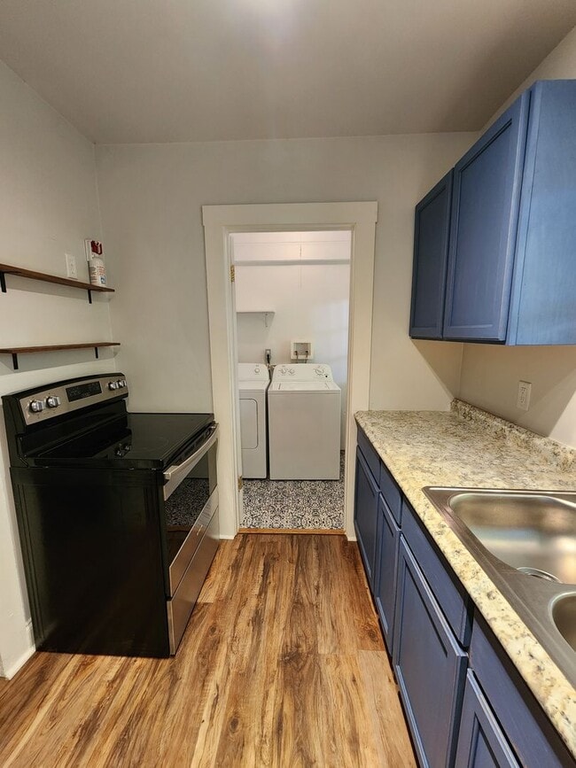 Building Photo - Fairview Bungalow