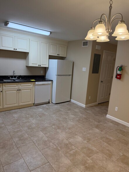 Building Photo - 4832 Finch St