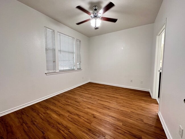 Building Photo - POINTE 360 @ 2222 - ONE BEDROOM WITH ATTAC...