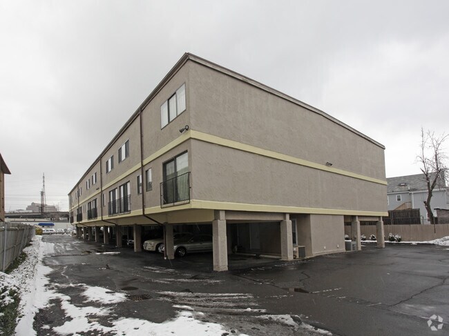 Building Photo - Myrtle Manor