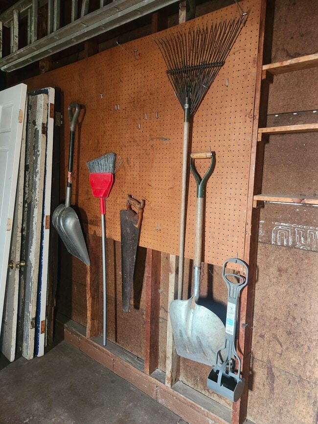 Building Photo - 6618 South Dr