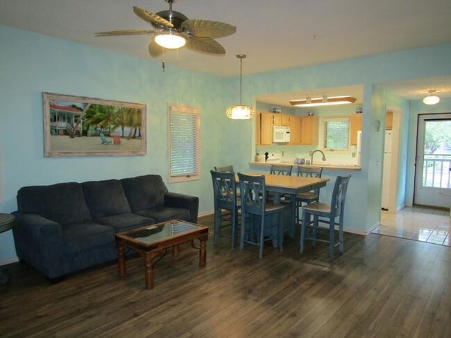 Building Photo - 1221 Lake Dr