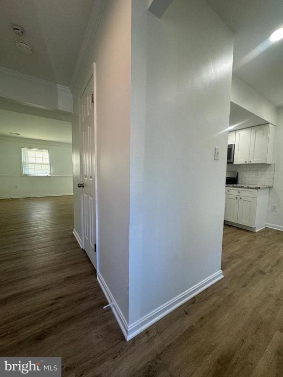 Building Photo - 2070 Mayflower Dr