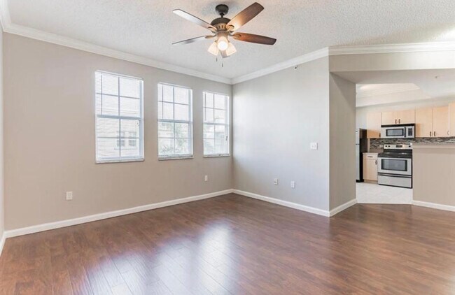 Building Photo - 533 NE 3rd Ave