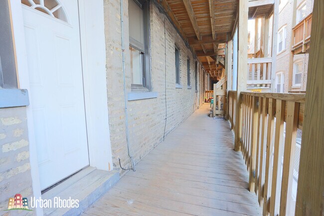 Building Photo - 4415 N Wolcott Ave