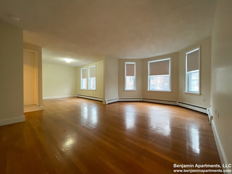 Primary Photo - 300 Tappan St
