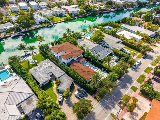 Building Photo - 710 S Shore Dr