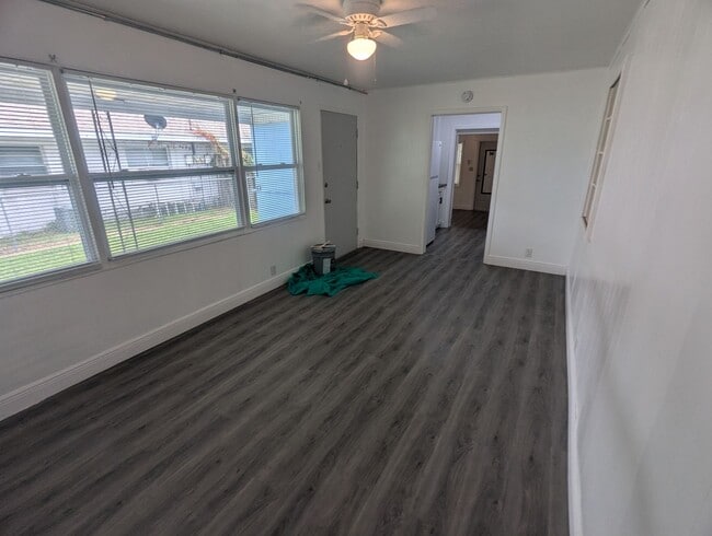 Building Photo - 1513 Akron Dr
