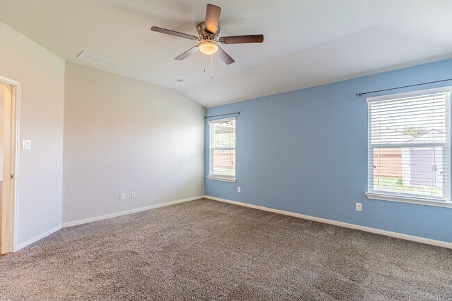 Building Photo - 925 Cypress Ml