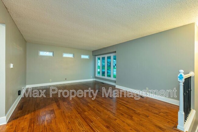 Building Photo - 9408 Horton Ave