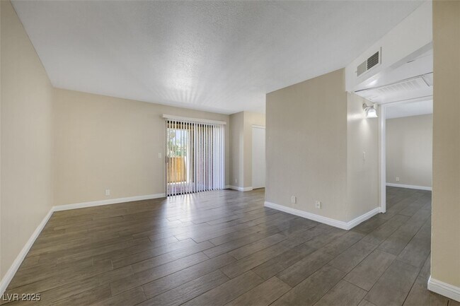 Building Photo - 3151 N Soaring Gulls Dr
