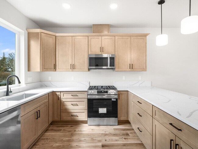 Building Photo - $500 off 1st month! Beautiful, brand spanking new 2-bdrm/2.5-bath duplex townhome! W/D, garage, q...