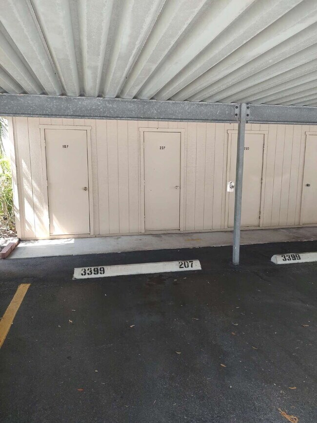 Building Photo - "$200 move in special!! 2-Bed, 2-Bath Cond...