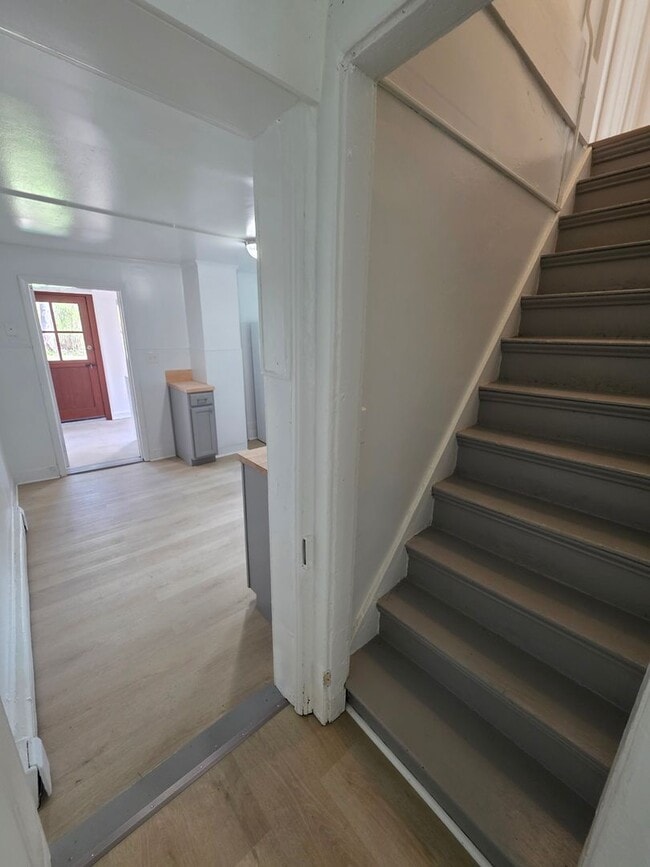 Building Photo - Beautiful Waterside 3 bedroom Single-Family Home - Catskill, NY