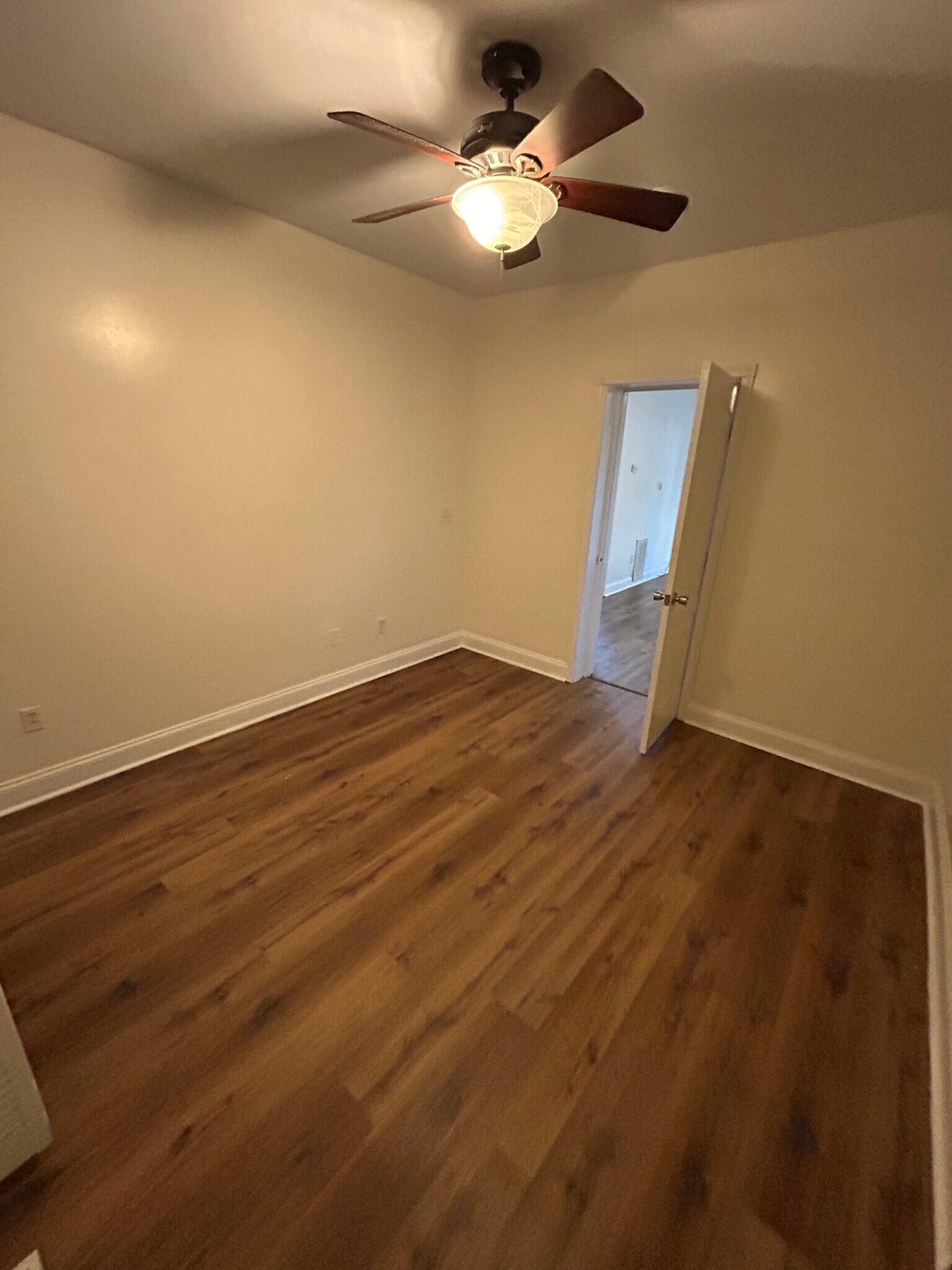 Building Photo - 1202 W Elm St