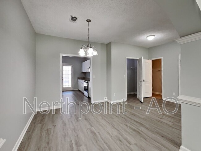 Building Photo - 8616 Thomas Ln