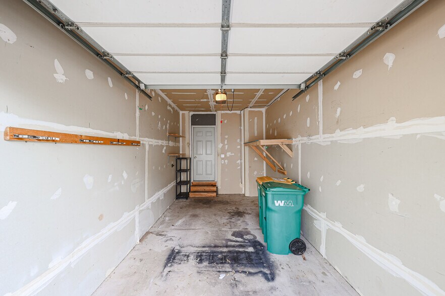 Building Photo - 607 Fox Ridge Dr