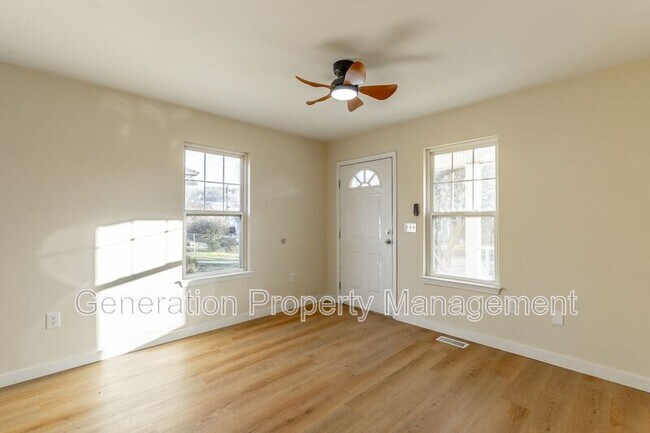 Building Photo - 2205 E 12th St