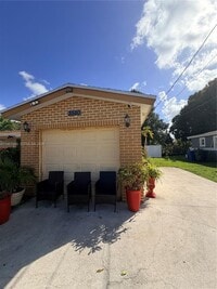 Building Photo - 3580 NW 32nd Ct