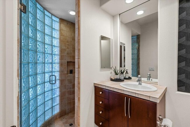 Building Photo - 50380 Vía Serenidad