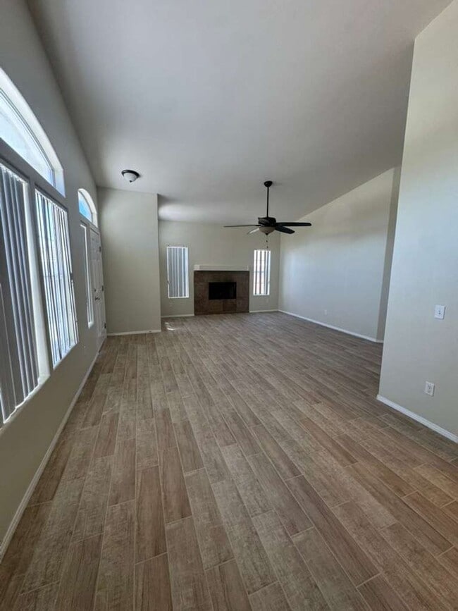 Building Photo - AVAILABLE NOW - $500 off first month rent - 4bd/2ba, 1895 Sq. Ft. Single Family Home with Solar