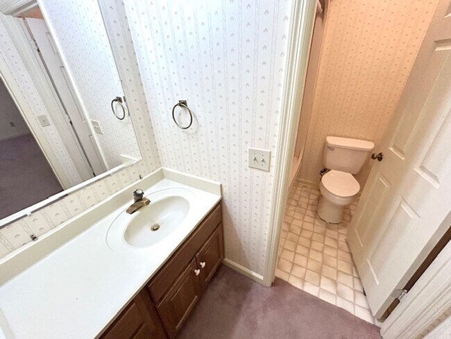 Building Photo - Spacious 2 Bed / 2.5 Bath Home in Madison