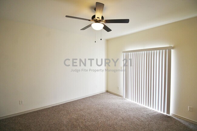 Building Photo - 112 Bridle Ct