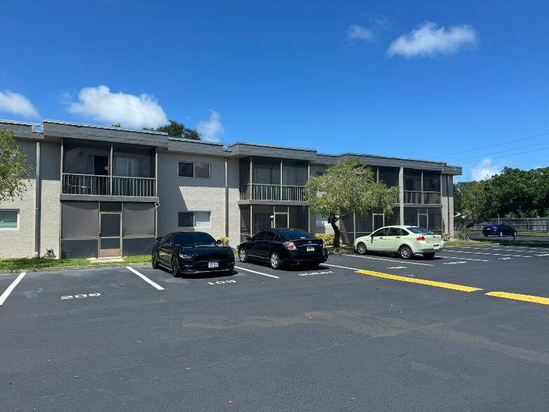 Building Photo - 3001 Thrush Dr