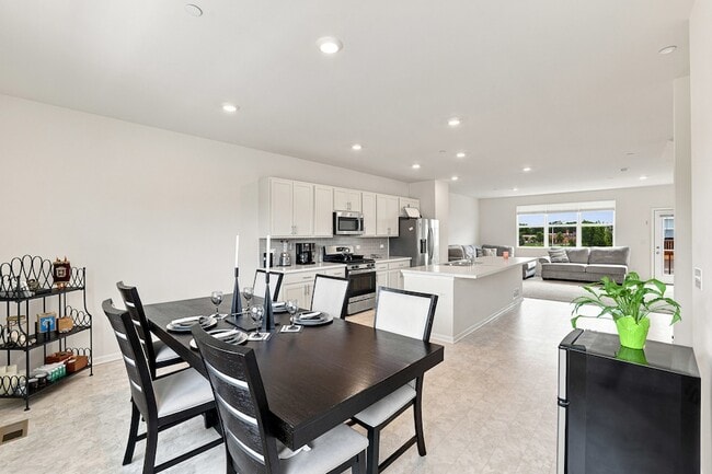 Building Photo - 3303 Trillium Cir