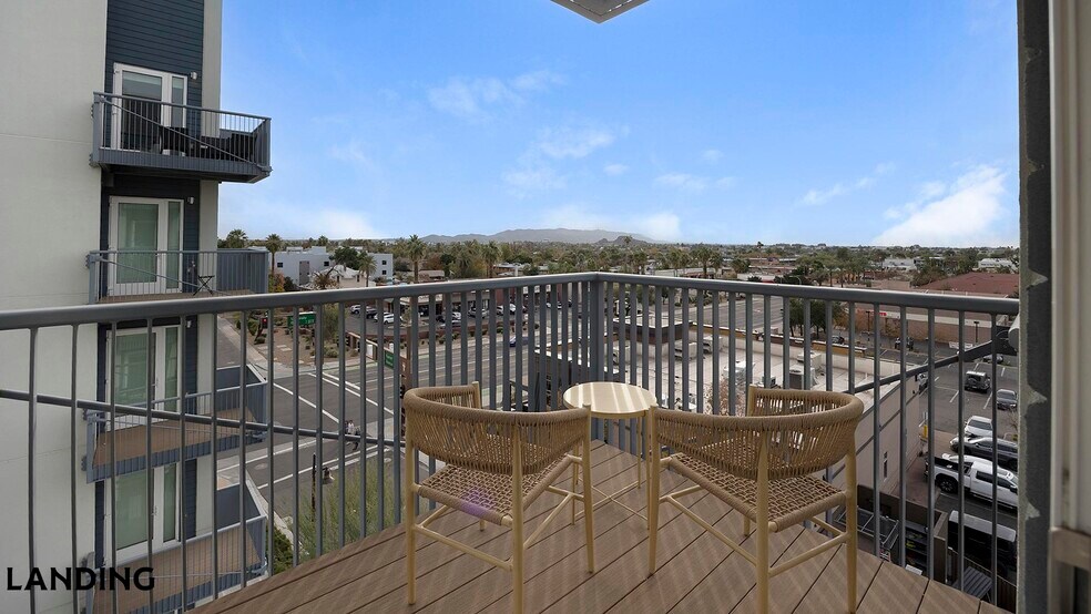 Building Photo - 707 S Farmer Ave