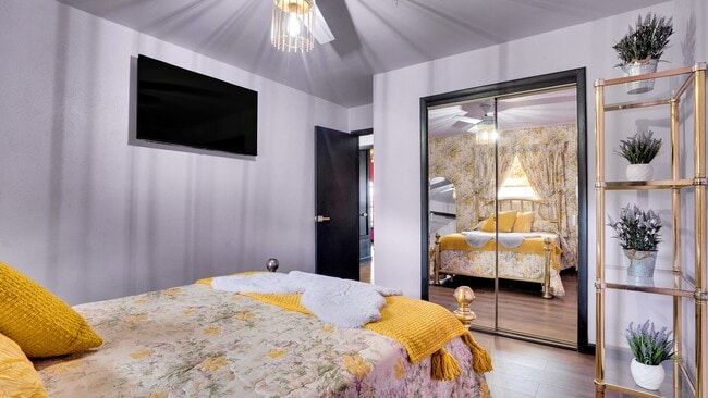 Building Photo - Fully furnished Airbnb with a pool