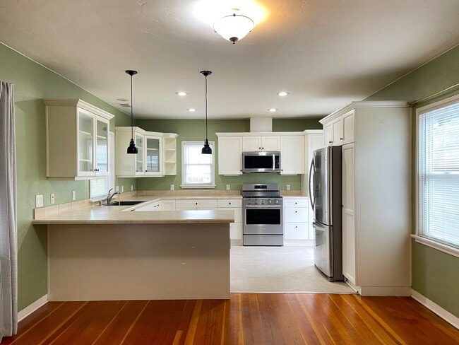 Building Photo - Upgraded Contemporary Craftsman
