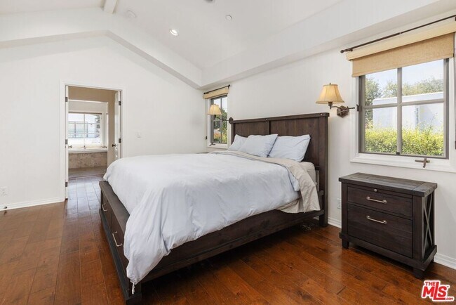 Building Photo - 1024 25th St