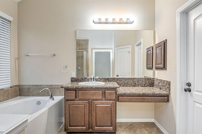 Building Photo - 19 Cheswood Manor Court