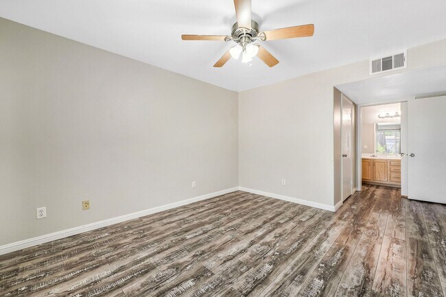 Building Photo - 3060 Tarpon