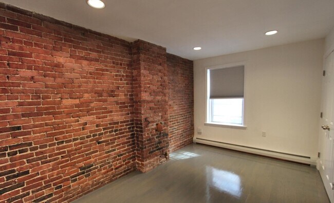 Building Photo - 127 St Botolph St