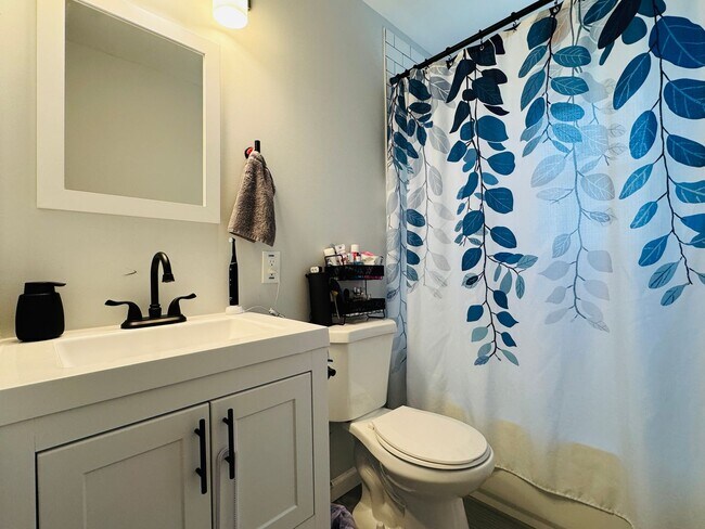 Building Photo - BEAUTIFULLY UPDATED HOME - WOODBRIDGE
