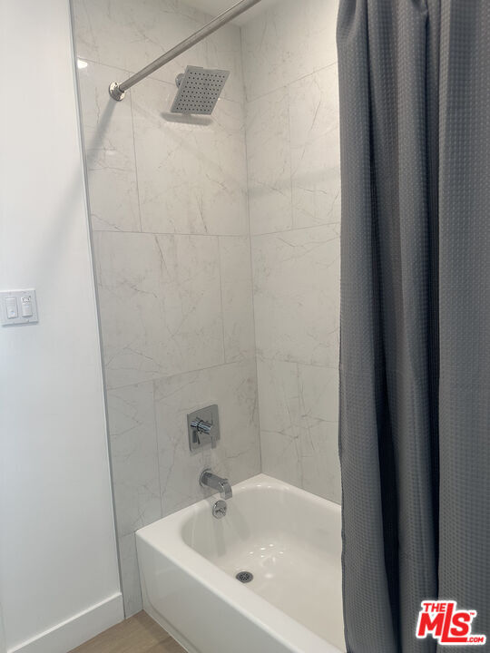 Building Photo - 228 S Doheny Dr