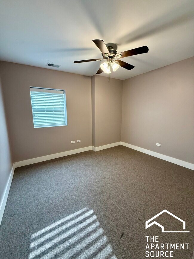 Building Photo - 3433 S Indiana Ave