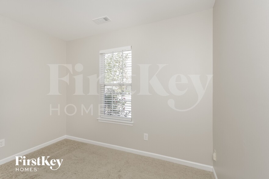 Building Photo - 5716 Henderson Oaks Dr