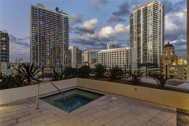 Building Photo - 275 1st Ave S